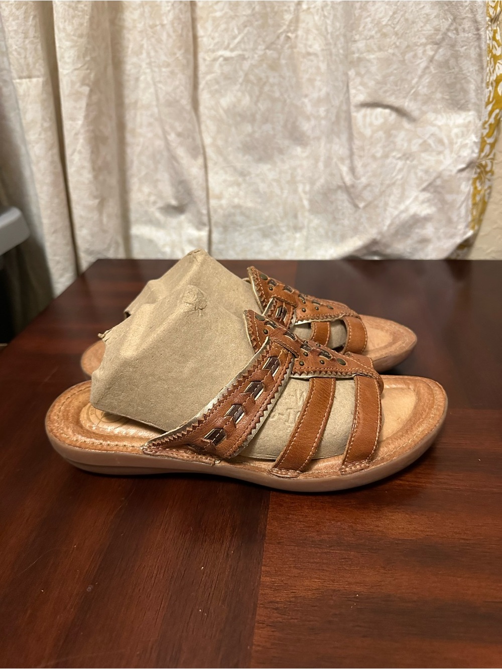 Nurture Saratoga, Thong Type, Slip On Sandal, brown /Tan Women’s Size 8M
